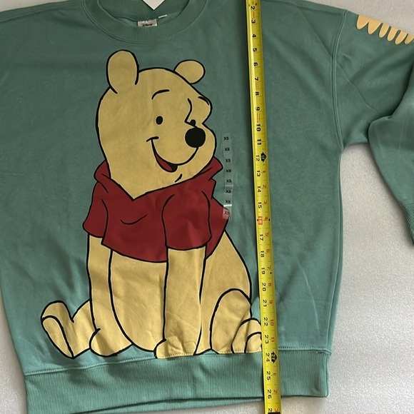 🆕 Disney’s Winnie the Pooh Sweatshirt Green Size XS - Picture 5 of 11